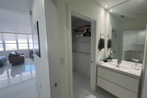 Copropriété à louer à Miami Beach, Floride: 51.1 m2 № 1962368 - photo 9