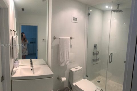 Copropriété à louer à Miami Beach, Floride: 51.1 m2 № 1962368 - photo 12