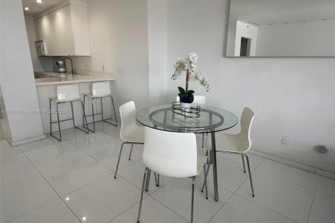 Copropriété à louer à Miami Beach, Floride: 51.1 m2 № 1962368 - photo 2