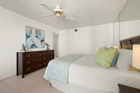 Condo in Gulfport, Florida, 2 bedrooms  № 1820796 - photo 23