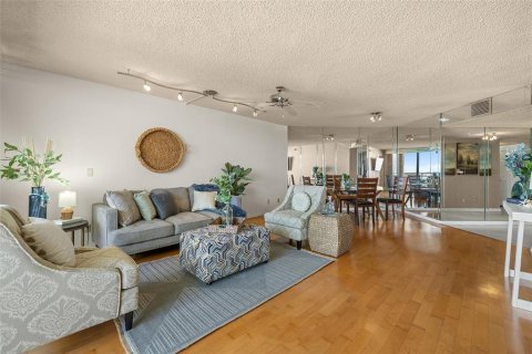 Condo in Gulfport, Florida, 2 bedrooms  № 1820796 - photo 3