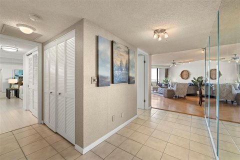 Condo in Gulfport, Florida, 2 bedrooms  № 1820796 - photo 13