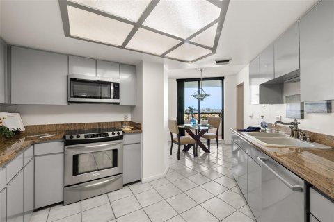 Condo in Gulfport, Florida, 2 bedrooms  № 1820796 - photo 6