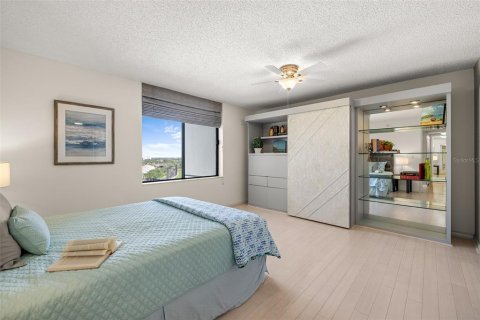 Condo in Gulfport, Florida, 2 bedrooms  № 1820796 - photo 30