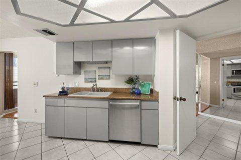Condo in Gulfport, Florida, 2 bedrooms  № 1820796 - photo 18