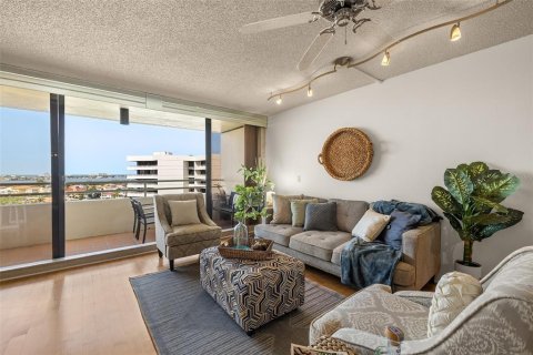 Condo in Gulfport, Florida, 2 bedrooms  № 1820796 - photo 7