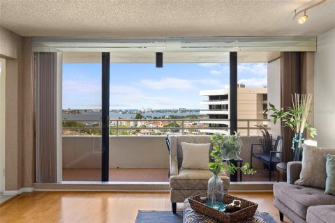 Condo in Gulfport, Florida, 2 bedrooms  № 1820796 - photo 9