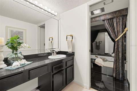 Condo in Gulfport, Florida, 2 bedrooms  № 1820796 - photo 26
