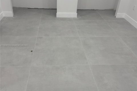 Снять в аренду виллу или дом в Майами, Флорида 6 спален, 222.97м2, № 1955123 - фото 4