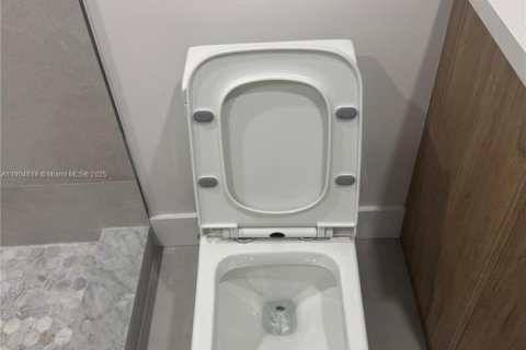 Снять в аренду виллу или дом в Майами, Флорида 6 спален, 222.97м2, № 1955123 - фото 13