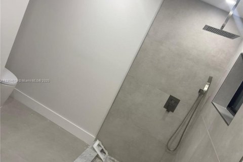 Снять в аренду виллу или дом в Майами, Флорида 6 спален, 222.97м2, № 1955123 - фото 9