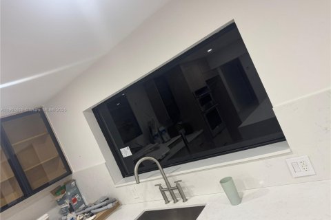 Снять в аренду виллу или дом в Майами, Флорида 6 спален, 222.97м2, № 1955123 - фото 18