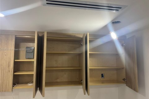 Снять в аренду виллу или дом в Майами, Флорида 6 спален, 222.97м2, № 1955123 - фото 7