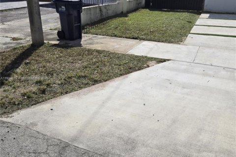 Снять в аренду виллу или дом в Майами, Флорида 6 спален, 222.97м2, № 1955123 - фото 2