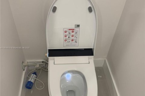 Снять в аренду виллу или дом в Майами, Флорида 6 спален, 222.97м2, № 1955123 - фото 10