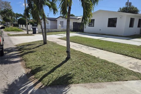 Снять в аренду виллу или дом в Майами, Флорида 6 спален, 222.97м2, № 1955123 - фото 5