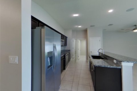 Villa ou maison à louer à Gibsonton, Floride: 4 chambres, 151.9 m2 № 2416411 - photo 4