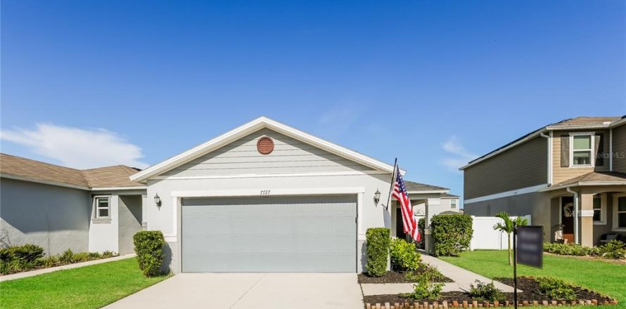 Villa ou maison à Gibsonton, Floride 4 chambres, 151.9 m2 № 2416411