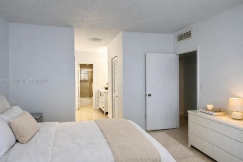 Condo in Sunny Isles Beach, Florida, 2 bedrooms  № 2047832 - photo 7