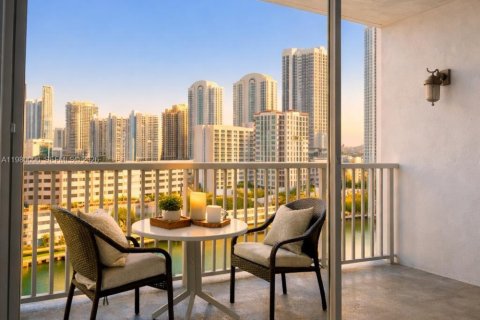 Condo in Sunny Isles Beach, Florida, 2 bedrooms  № 2047832 - photo 3