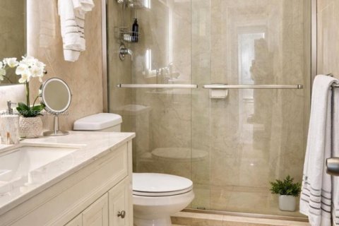 Condo in Sunny Isles Beach, Florida, 2 bedrooms  № 2047832 - photo 11