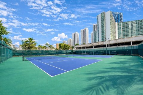 Condo in Sunny Isles Beach, Florida, 2 bedrooms  № 2047832 - photo 20