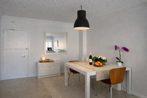 Condo in Sunny Isles Beach, Florida, 2 bedrooms  № 2047832 - photo 13