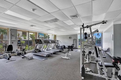 Condo in Sunny Isles Beach, Florida, 2 bedrooms  № 2047832 - photo 18