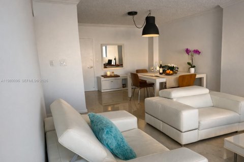 Condo in Sunny Isles Beach, Florida, 2 bedrooms  № 2047832 - photo 12