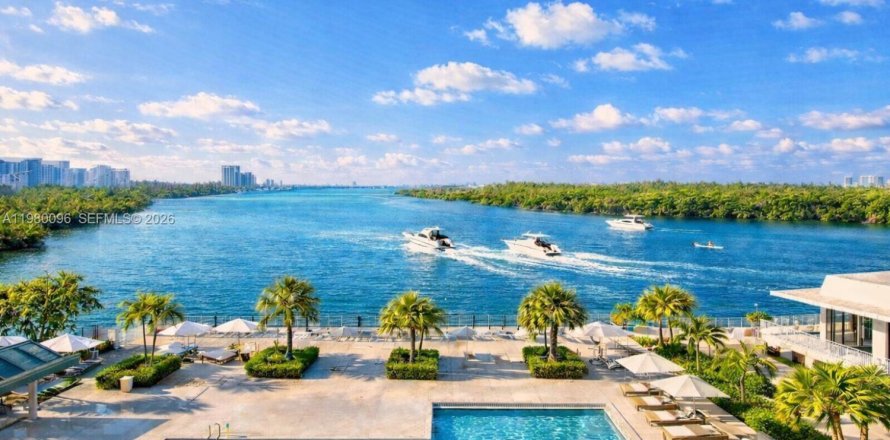 Condo in Sunny Isles Beach, Florida, 2 bedrooms  № 2047832