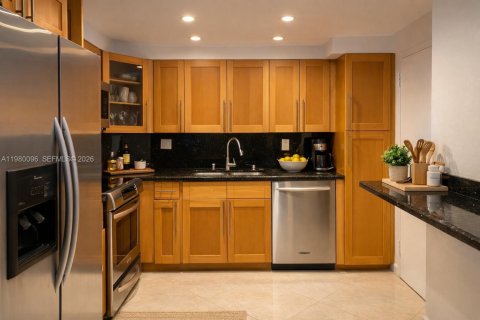 Condo in Sunny Isles Beach, Florida, 2 bedrooms  № 2047832 - photo 14