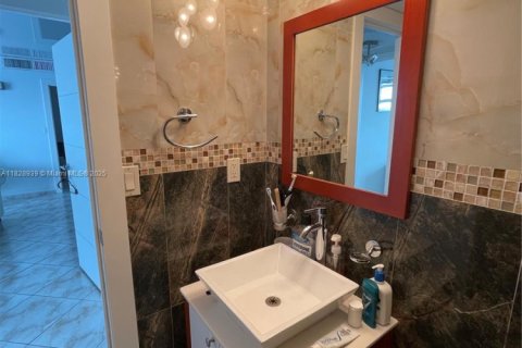 Купить кондоминиум в Халландейл-Бич, Флорида 2 спальни, 115.94м2, № 1814191 - фото 13