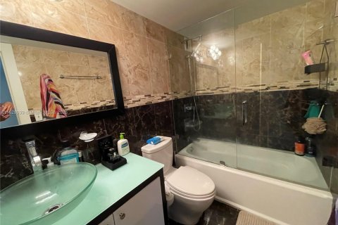 Купить кондоминиум в Халландейл-Бич, Флорида 2 спальни, 115.94м2, № 1814191 - фото 14