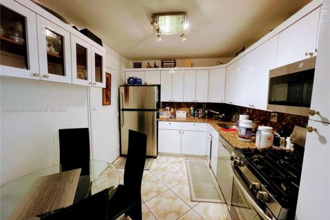 Купить кондоминиум в Халландейл-Бич, Флорида 2 спальни, 115.94м2, № 1814191 - фото 11