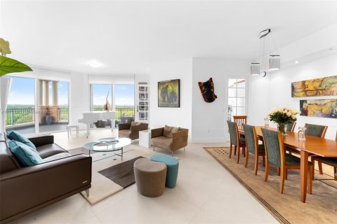Condo in Coral Gables, Florida, 3 bedrooms  № 1691641 - photo 2
