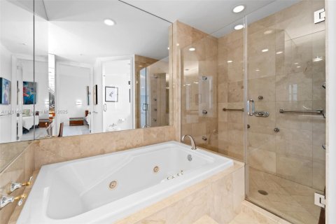 Condo in Coral Gables, Florida, 3 bedrooms  № 1691641 - photo 14