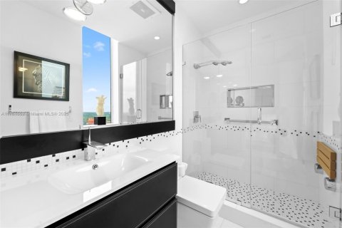 Condo in Coral Gables, Florida, 3 bedrooms  № 1691641 - photo 16