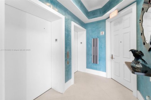 Condo in Coral Gables, Florida, 3 bedrooms  № 1691641 - photo 23