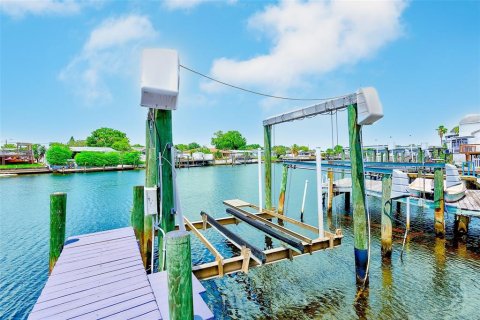 House in Holiday, Florida 3 bedrooms, 171.68 sq.m. № 1802006 - photo 27