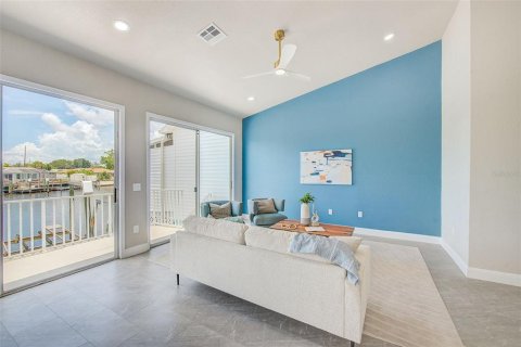 House in Holiday, Florida 3 bedrooms, 171.68 sq.m. № 1802006 - photo 6