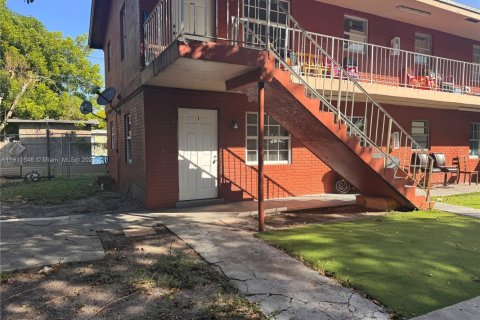 Снять в аренду кондоминиум в Помпано-Бич, Флорида 2 спальни, 418.71м2, № 1969202 - фото 2