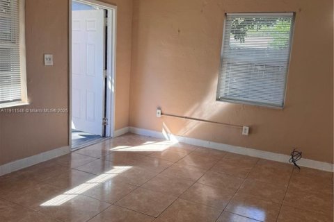 Снять в аренду кондоминиум в Помпано-Бич, Флорида 2 спальни, 418.71м2, № 1969202 - фото 3