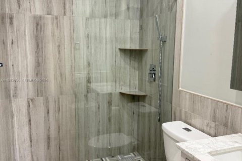 Condominio en alquiler en Fort Lauderdale, Florida, 2 dormitorios, 95.69 m2 № 2080192 - foto 13