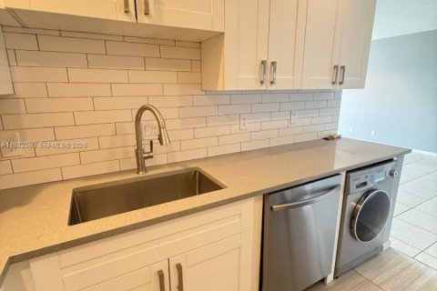 Condominio en alquiler en Fort Lauderdale, Florida, 2 dormitorios, 95.69 m2 № 2080192 - foto 2