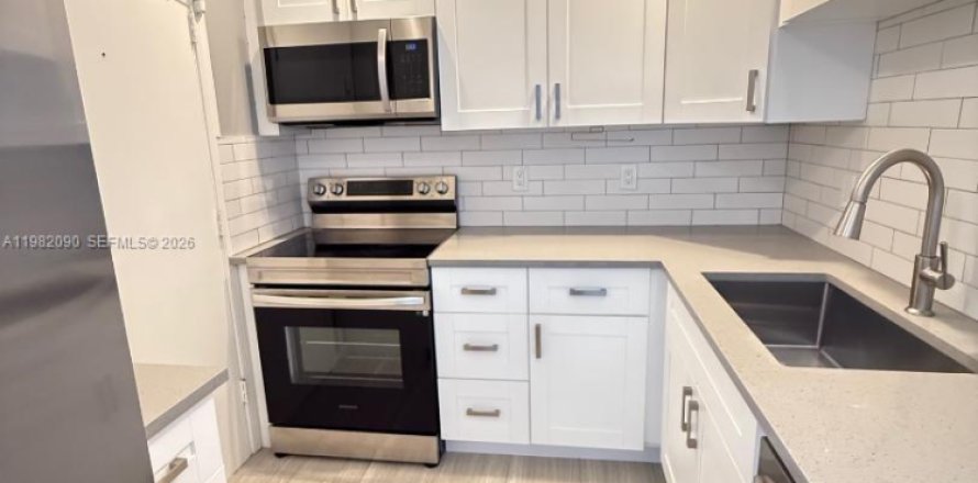 Condominio en Fort Lauderdale, Florida, 2 dormitorios  № 2080192