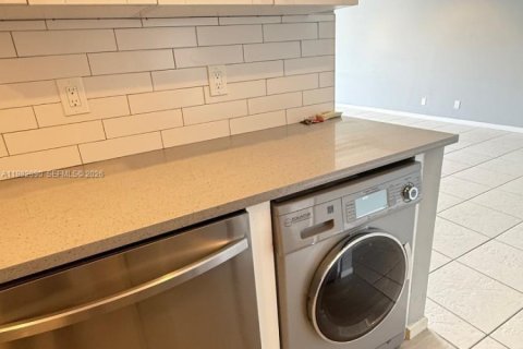 Condominio en alquiler en Fort Lauderdale, Florida, 2 dormitorios, 95.69 m2 № 2080192 - foto 3