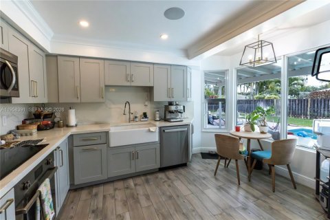 Villa ou maison à vendre à Miami, Floride: 3 chambres, 163.23 m2 № 2023568 - photo 13