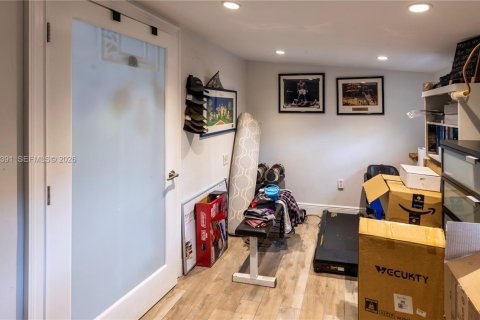 Villa ou maison à vendre à Miami, Floride: 3 chambres, 163.23 m2 № 2023568 - photo 9