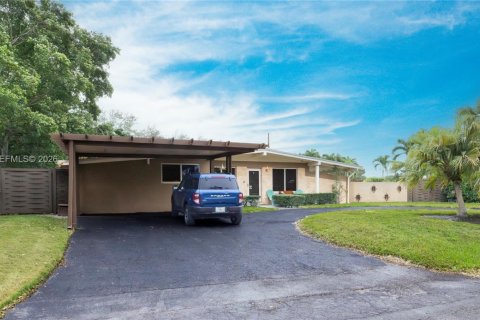 Villa ou maison à vendre à Miami, Floride: 3 chambres, 163.23 m2 № 2023568 - photo 2