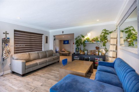 Villa ou maison à vendre à Miami, Floride: 3 chambres, 163.23 m2 № 2023568 - photo 4